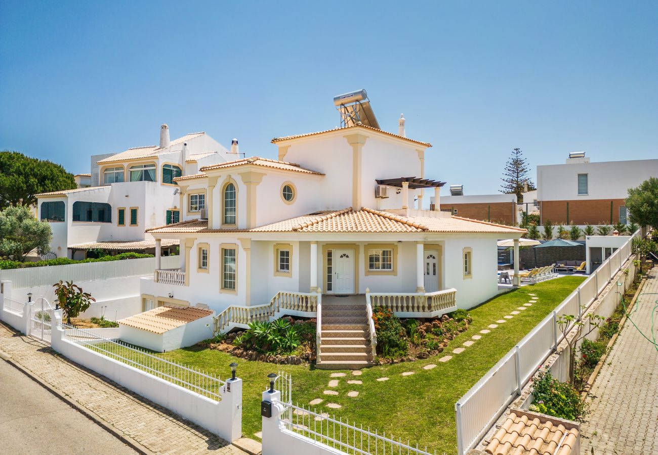 Villa in Albufeira - Villa Vela OCV - 5min Arrifes Beach -Games Room -Snooker