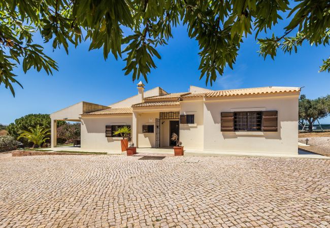 Villa in Guia - Villa Loendros OCV - Private Pool and Garden Villa in Guia - Villa Loendros OCV - Private Pool and Garden