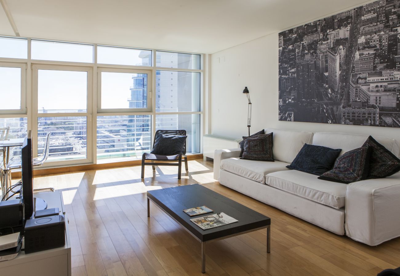 Apartment in Lisbon - RENT4REST LISBON PARQUE DAS NAÇÕES 17TH FLOOR RIVER VIEW