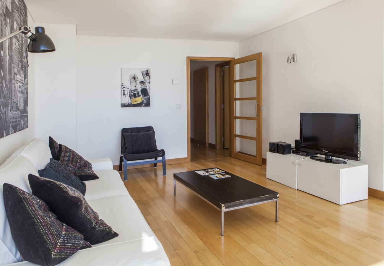 Apartment in Lisbon - RENT4REST LISBON PARQUE DAS NAÇÕES 17TH FLOOR RIVER VIEW