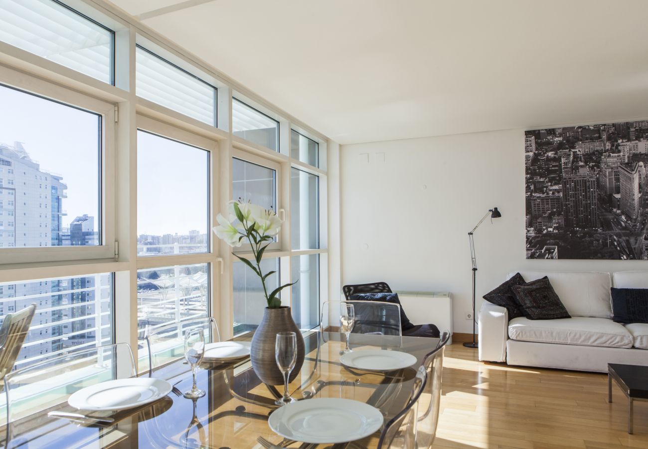 Apartment in Lisbon - RENT4REST LISBON PARQUE DAS NAÇÕES 17TH FLOOR RIVER VIEW