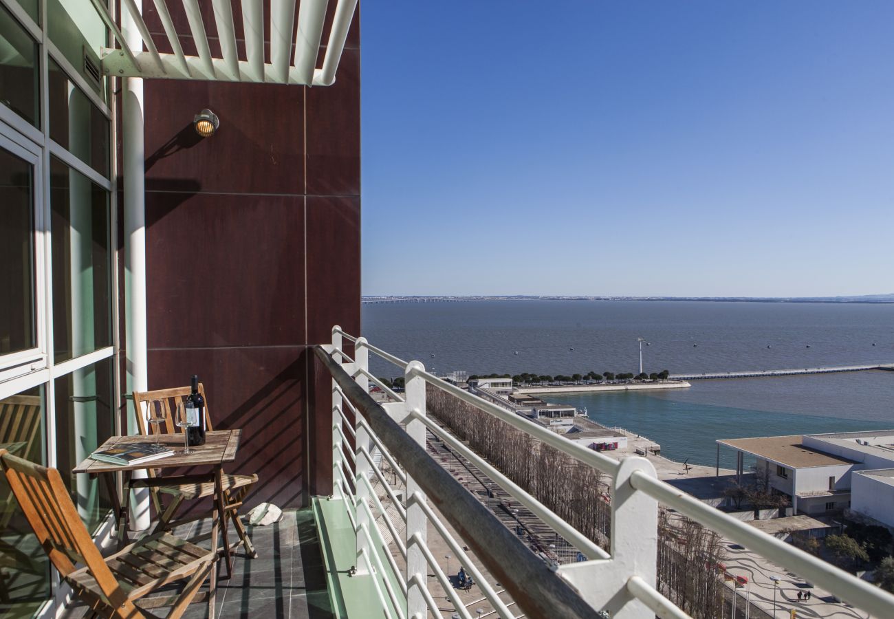 Apartment in Lisbon - RENT4REST LISBON PARQUE DAS NAÇÕES 17TH FLOOR RIVER VIEW