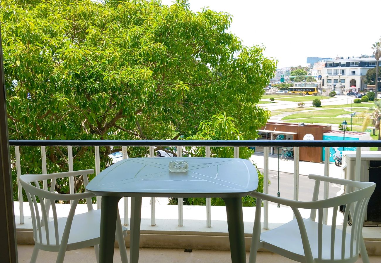 Studio in Estoril - RENT4REST ESTORIL BEACHFRONT APARTMENTS - BALCONY STUDIO