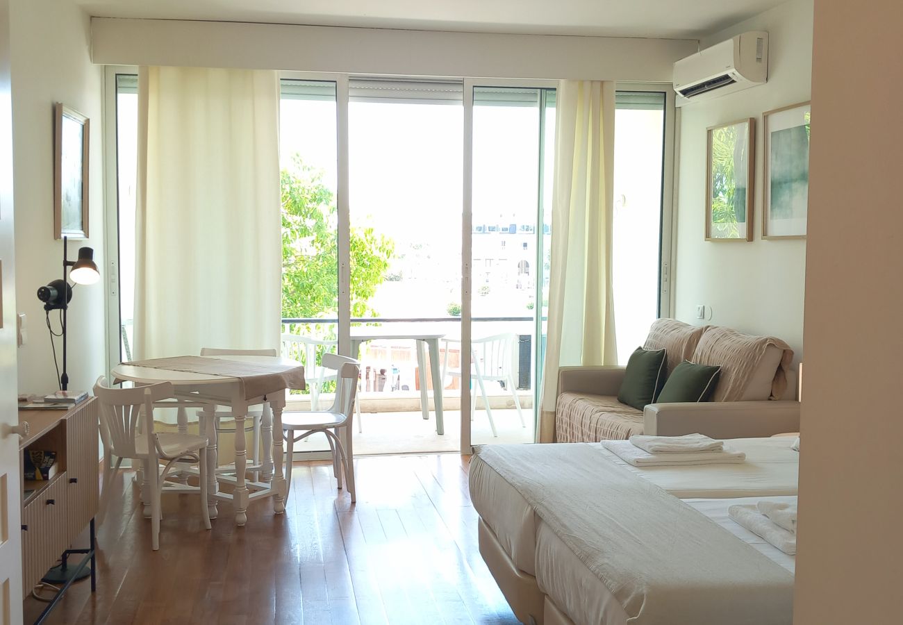 Studio in Estoril - RENT4REST ESTORIL BEACHFRONT APARTMENTS - BALCONY STUDIO
