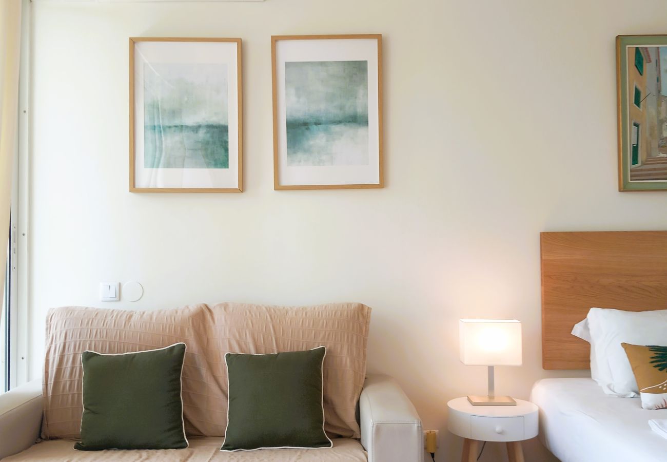 Studio in Estoril - RENT4REST ESTORIL BEACHFRONT APARTMENTS - BALCONY STUDIO