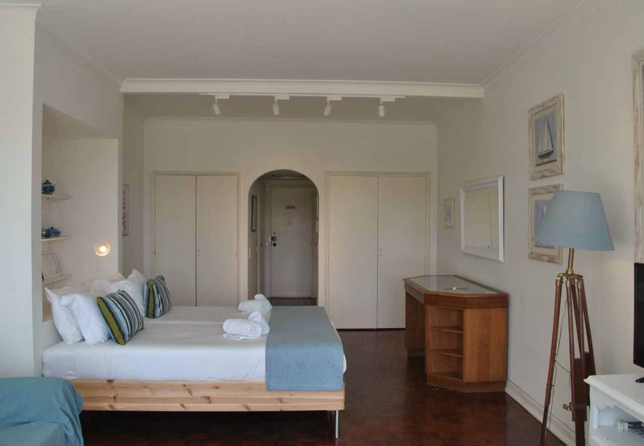 Studio in Estoril - RENT4REST ESTORIL BEACHFRONT APARTMENT - STUDIO
