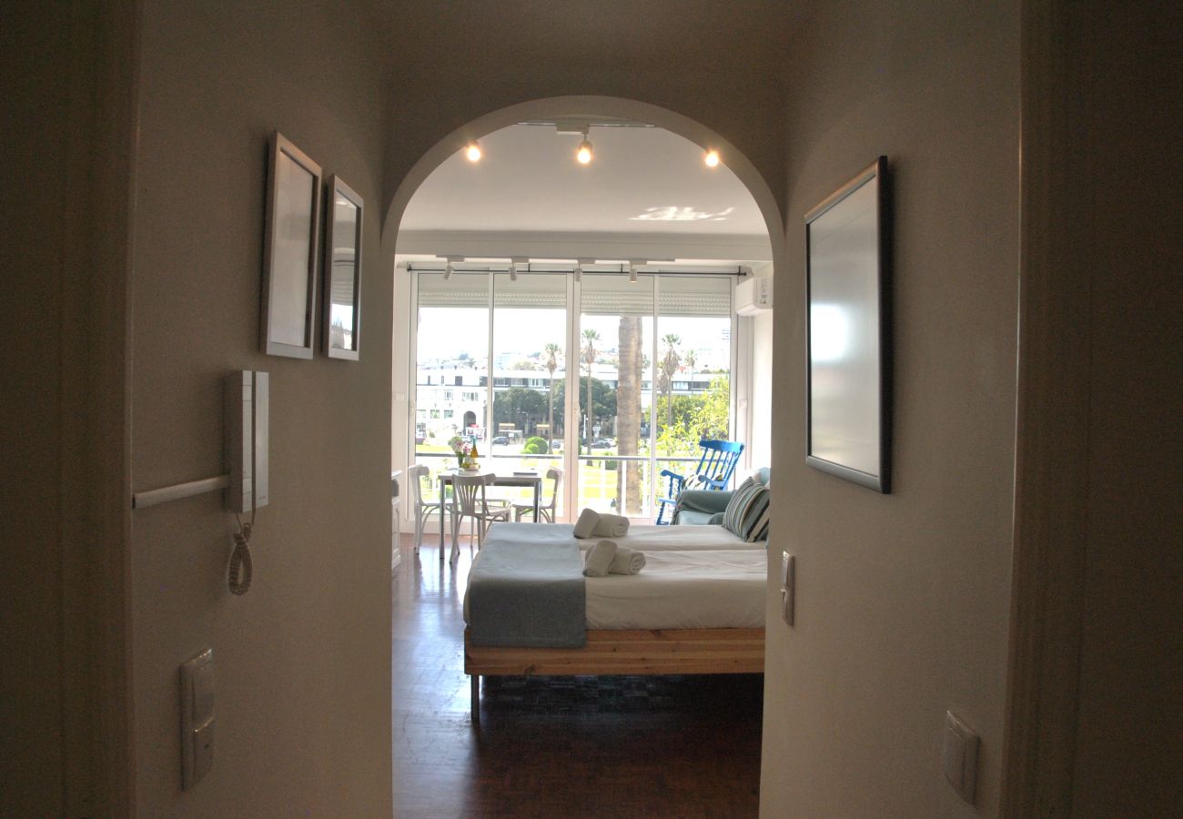 Studio in Estoril - RENT4REST ESTORIL BEACHFRONT APARTMENT - STUDIO