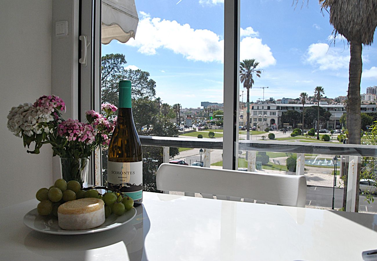 Studio in Estoril - RENT4REST ESTORIL BEACHFRONT APARTMENT - STUDIO