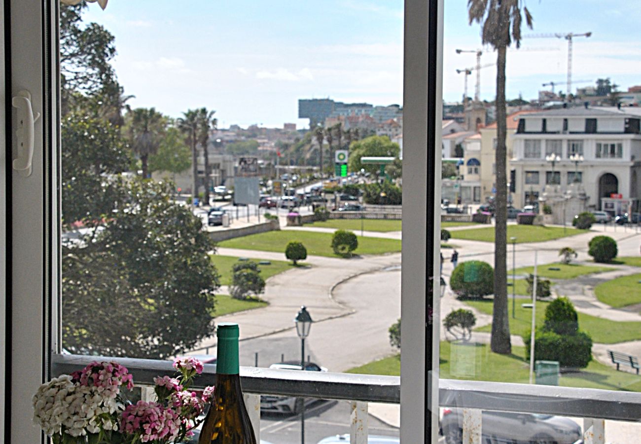 Studio in Estoril - RENT4REST ESTORIL BEACHFRONT APARTMENT - STUDIO