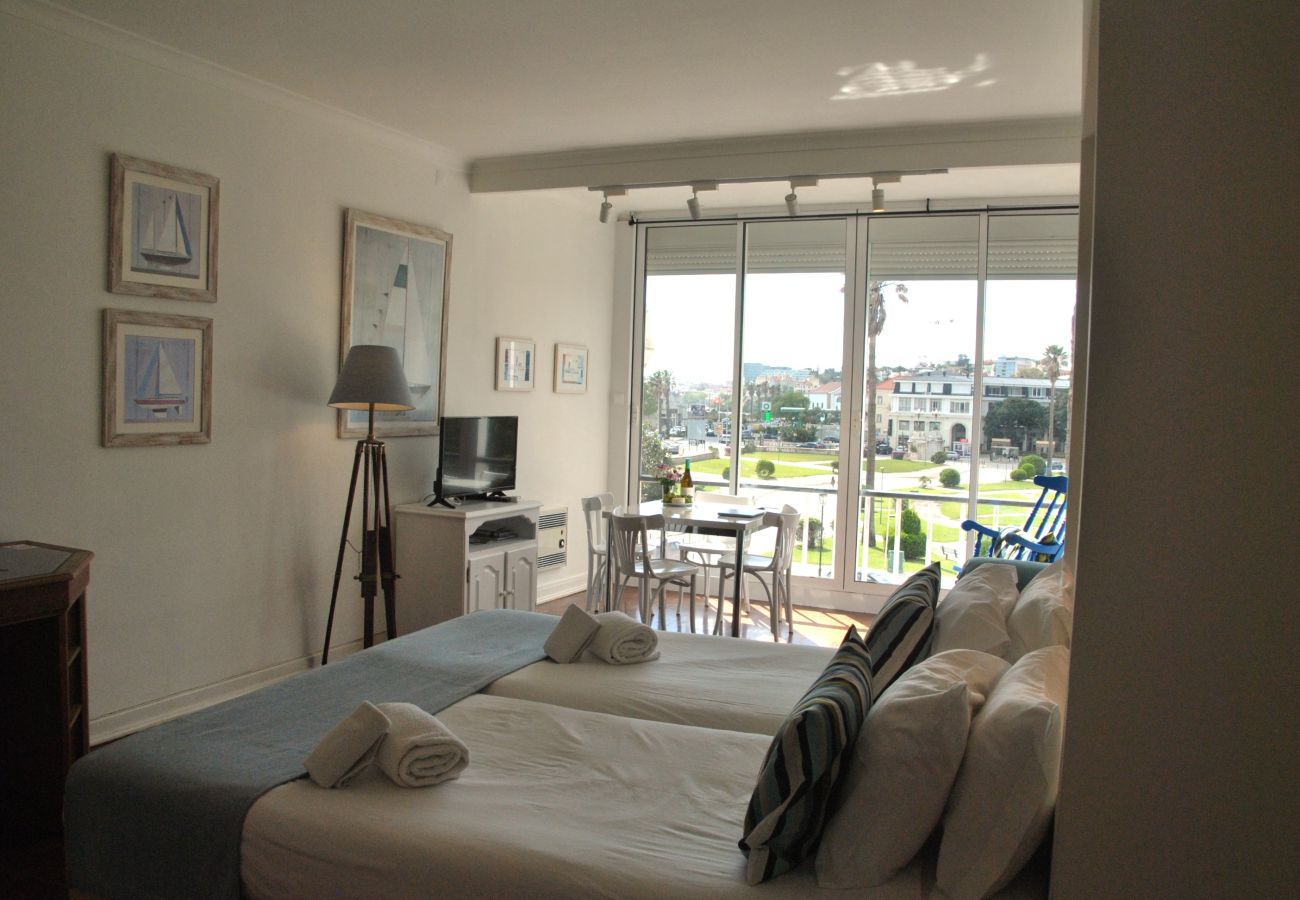 Studio in Estoril - RENT4REST ESTORIL BEACHFRONT APARTMENT - STUDIO