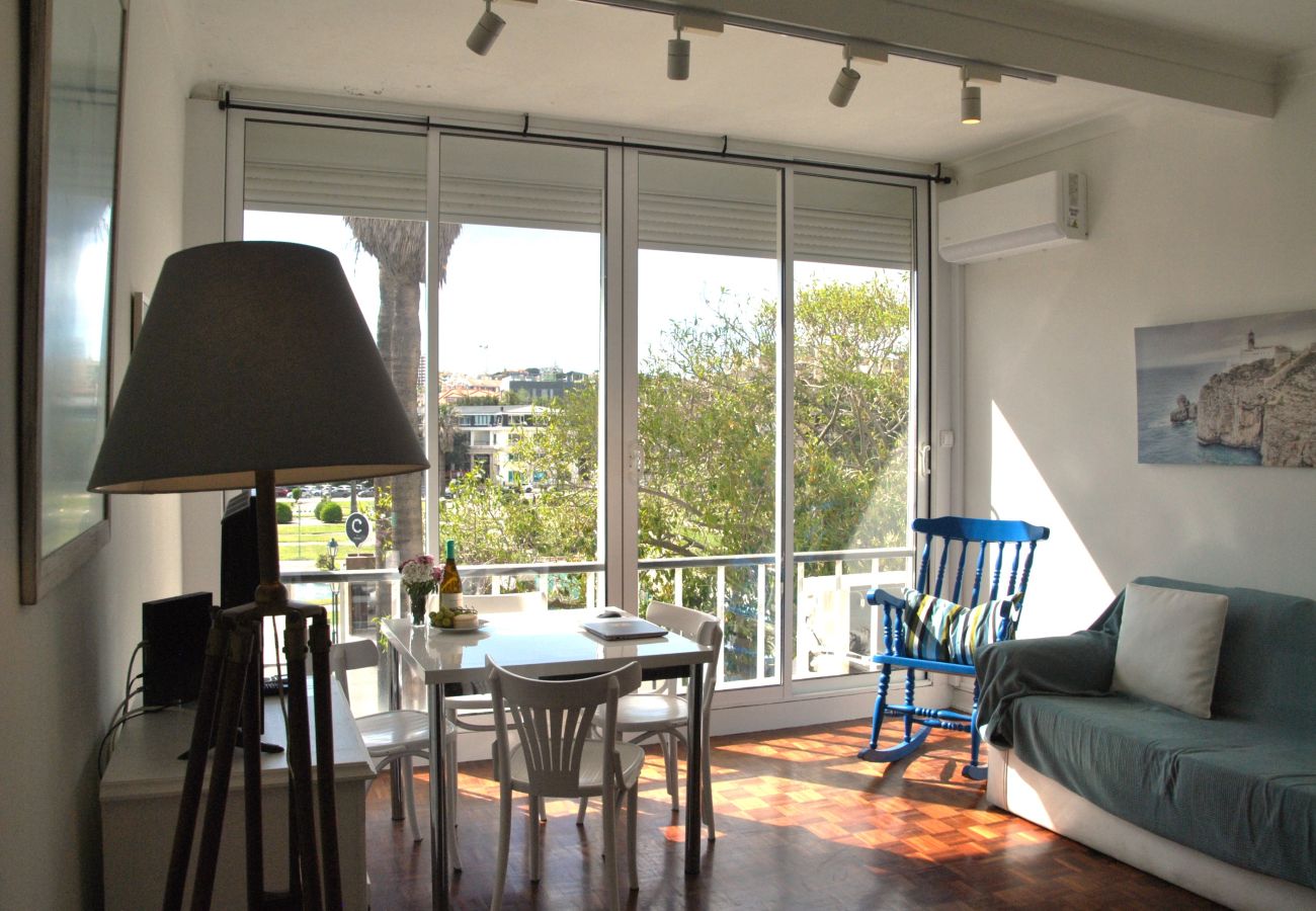 Studio in Estoril - RENT4REST ESTORIL BEACHFRONT APARTMENT - STUDIO