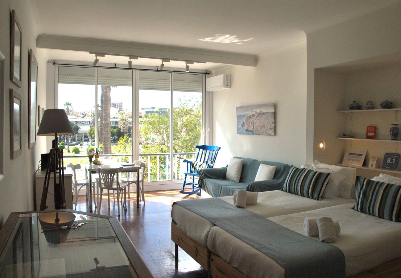 Studio in Estoril - RENT4REST ESTORIL BEACHFRONT APARTMENT - STUDIO