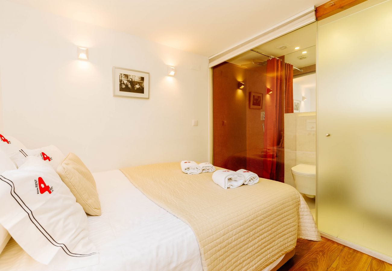 Apartment in Lisbon - RENT4REST BAIRRO ALTO CHARMING 1 BEDROOM APARTMENT