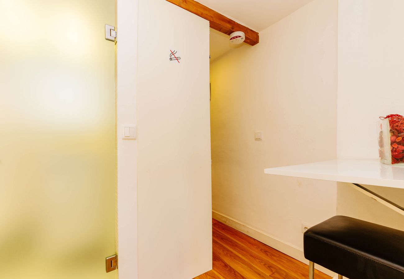 Apartment in Lisbon - RENT4REST BAIRRO ALTO CHARMING 1 BEDROOM APARTMENT