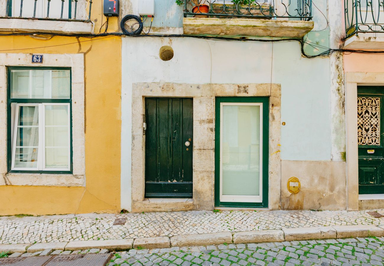 Apartment in Lisbon - RENT4REST BAIRRO ALTO CHARMING 1 BEDROOM APARTMENT