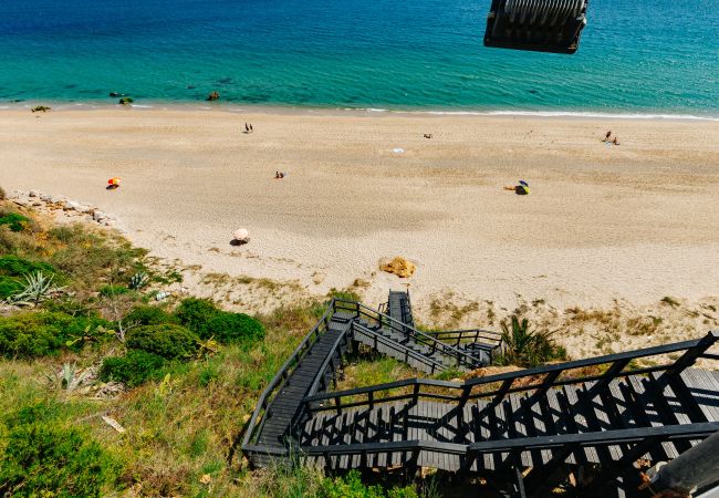 Studio in Sesimbra - RENT4REST SESIMBRA OCEAN VIEW STUDIO - DIRECT BEACH ACCESS Studio in Sesimbra - RENT4REST SESIMBRA OCEAN VIEW STUDIO - DIRECT BEACH ACCESS