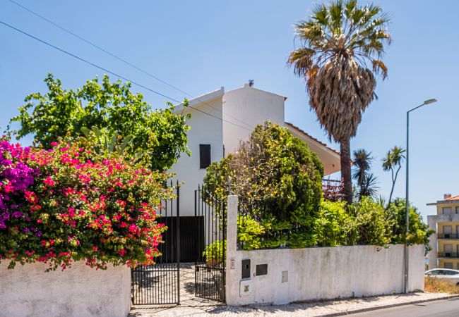 House in Sesimbra - RENT4REST SESIMBRA 4BDR OCEAN VIEW AND PRIVATE POOL VILLA House in Sesimbra - RENT4REST SESIMBRA 4BDR OCEAN VIEW AND PRIVATE POOL VILLA