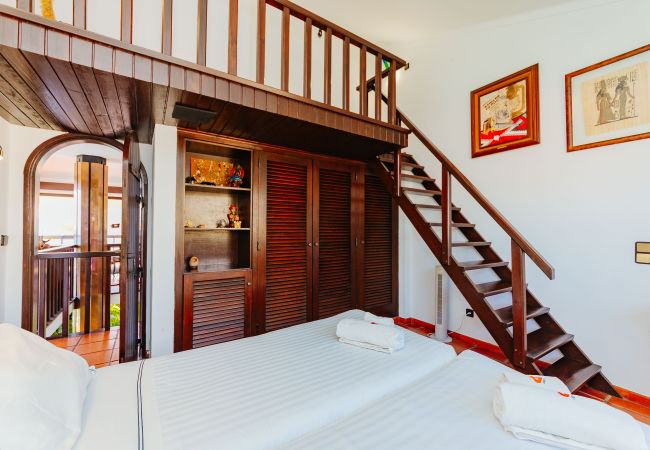 House in Sesimbra - RENT4REST SESIMBRA 4BDR OCEAN VIEW AND PRIVATE POOL VILLA House in Sesimbra - RENT4REST SESIMBRA 4BDR OCEAN VIEW AND PRIVATE POOL VILLA