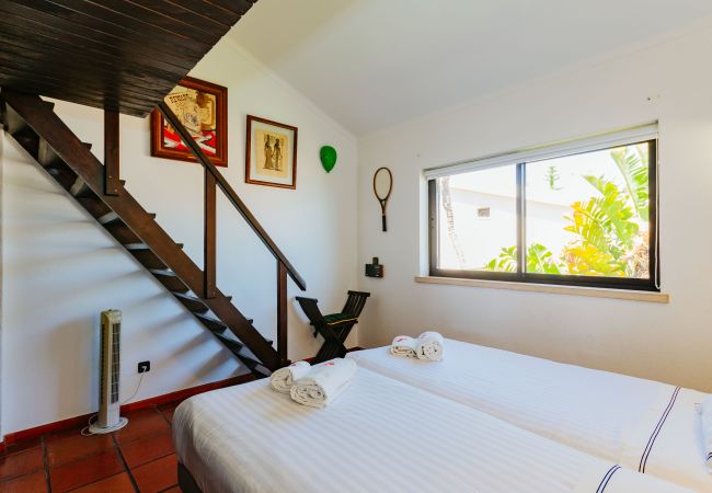 House in Sesimbra - RENT4REST SESIMBRA 4BDR OCEAN VIEW AND PRIVATE POOL VILLA House in Sesimbra - RENT4REST SESIMBRA 4BDR OCEAN VIEW AND PRIVATE POOL VILLA