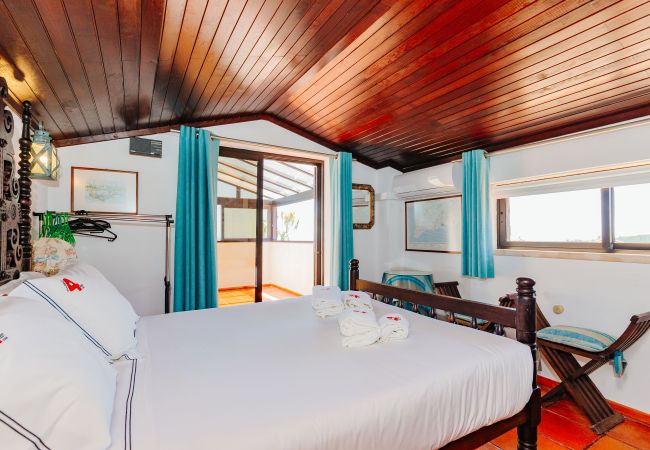 House in Sesimbra - RENT4REST SESIMBRA 4BDR OCEAN VIEW AND PRIVATE POOL VILLA House in Sesimbra - RENT4REST SESIMBRA 4BDR OCEAN VIEW AND PRIVATE POOL VILLA