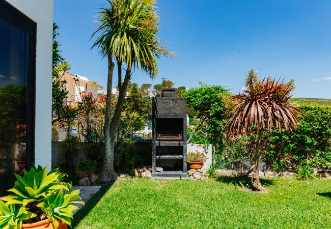 House in Sesimbra - RENT4REST SESIMBRA 4BDR OCEAN VIEW AND PRIVATE POOL VILLA House in Sesimbra - RENT4REST SESIMBRA 4BDR OCEAN VIEW AND PRIVATE POOL VILLA