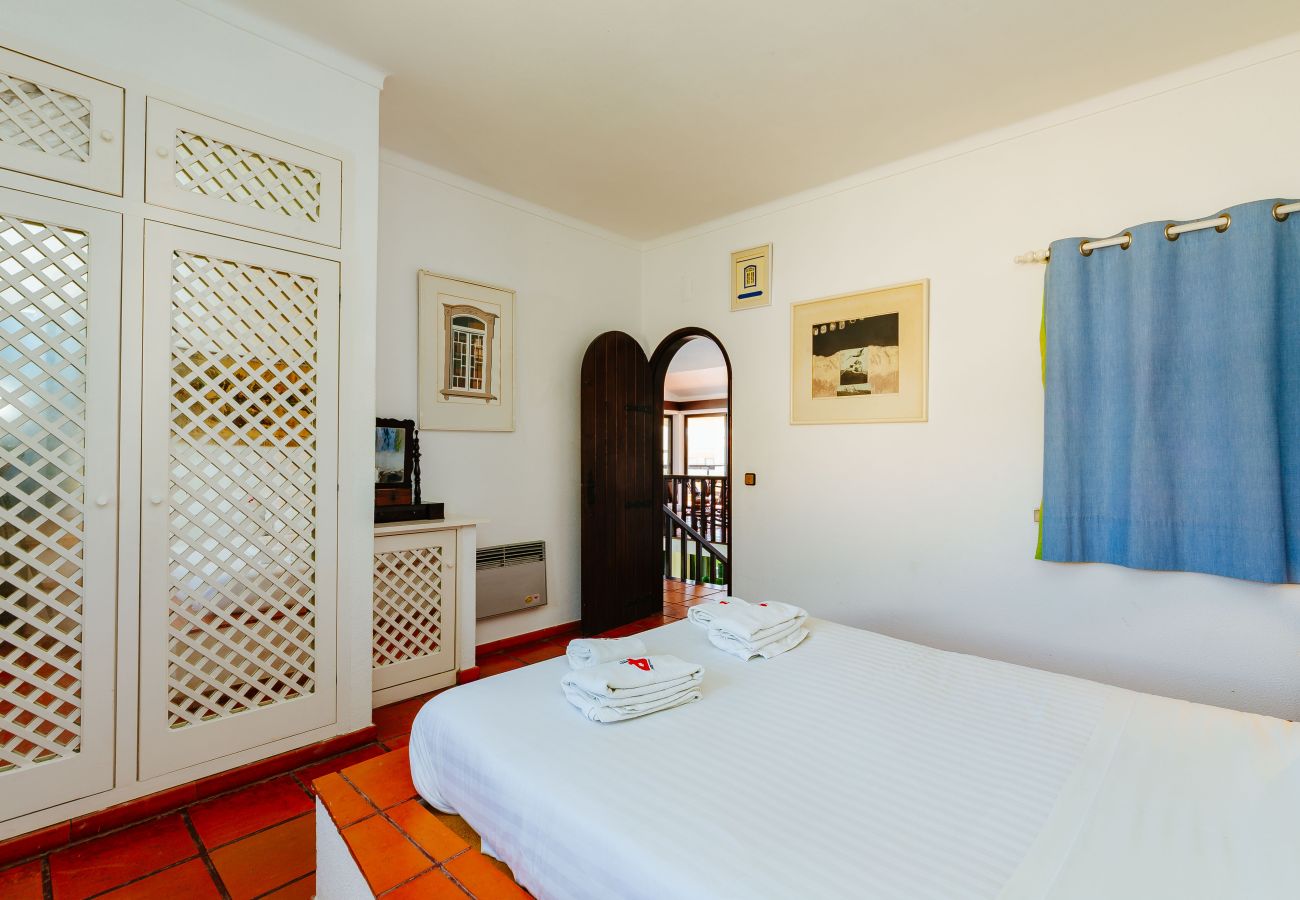 House in Sesimbra - RENT4REST SESIMBRA 4BDR OCEAN VIEW AND PRIVATE POOL VILLA