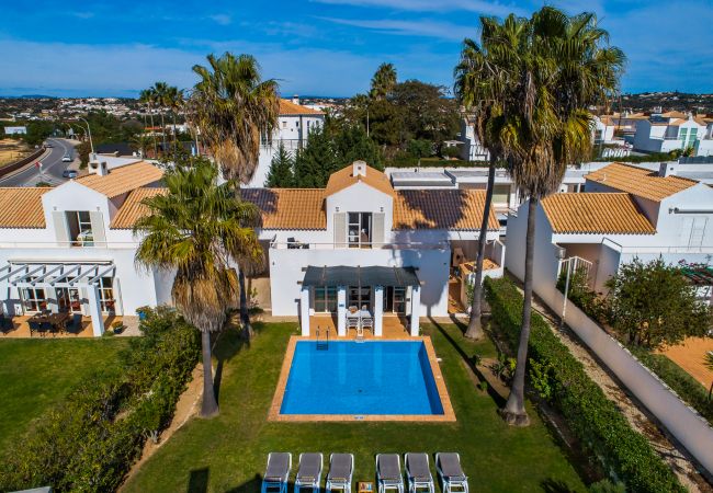 Villa in Galé - Villa Luz do Atlantico, 100m from the beach- pool heating