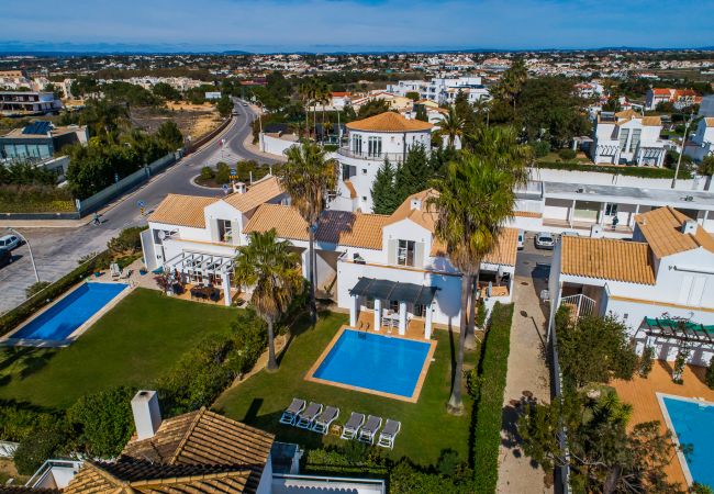 Villa in Galé - Villa Luz do Atlantico, 100m from the beach- pool heating