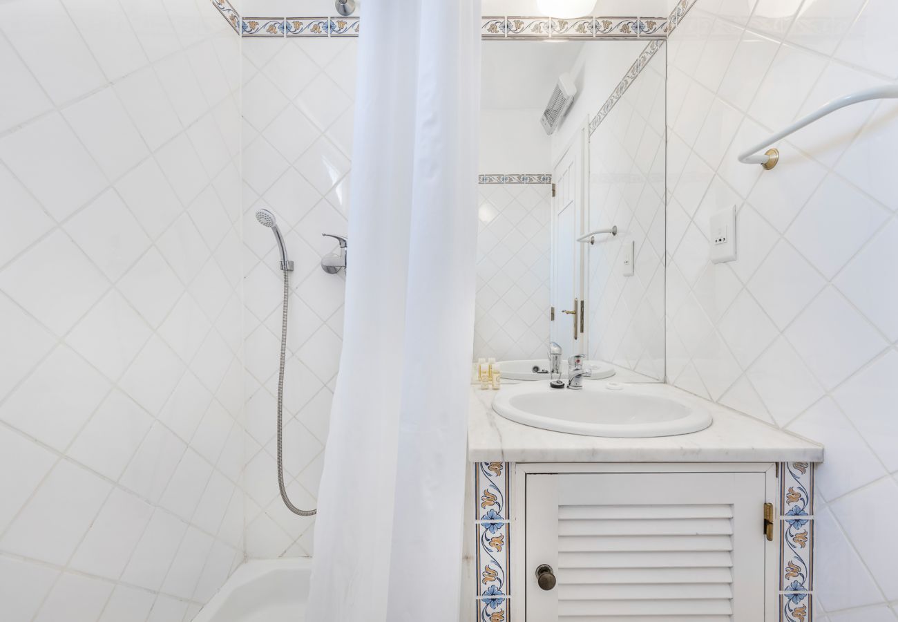 Villa in Galé - Villa Luz do Atlantico, 100m from the beach- private pool 
