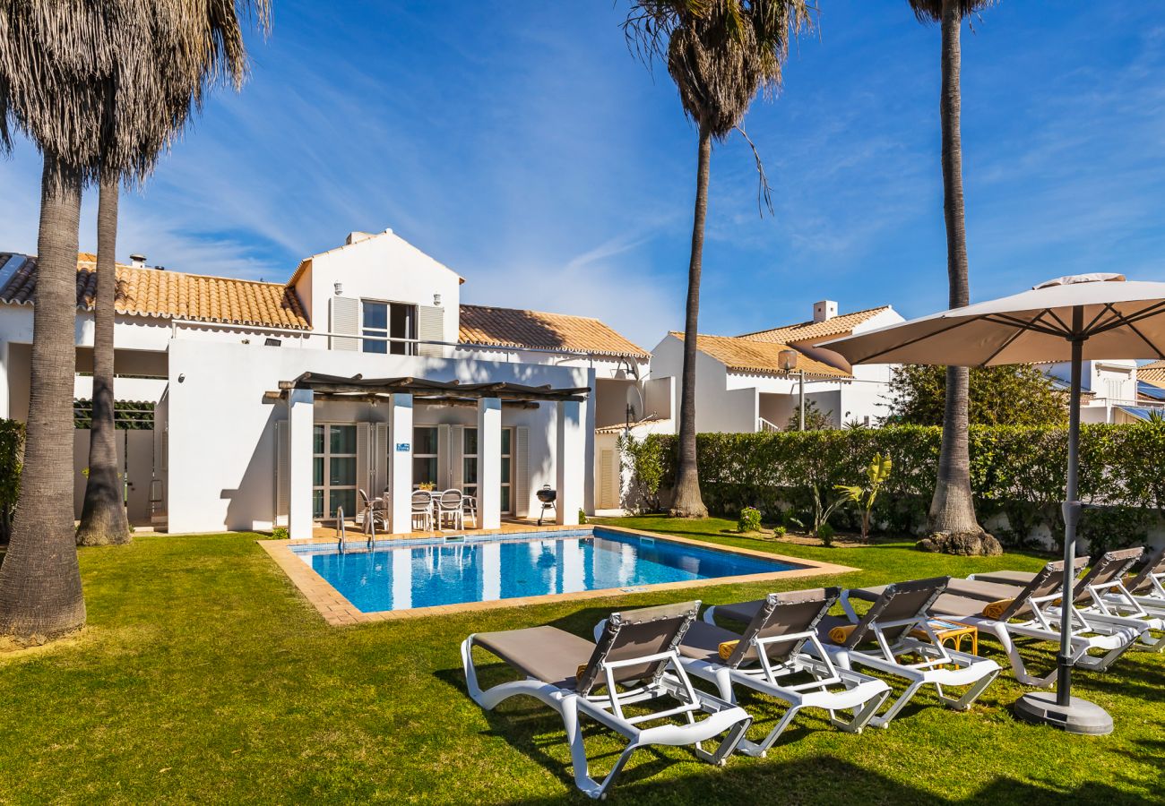 Villa in Galé - Villa Luz do Atlantico, 100m from the beach- private pool 