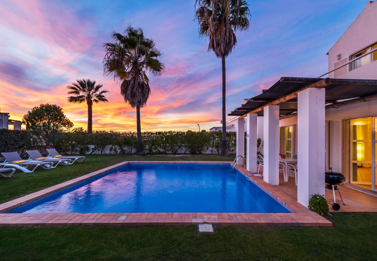 Villa in Galé - Villa Luz do Atlantico, 100m from the beach- private pool 