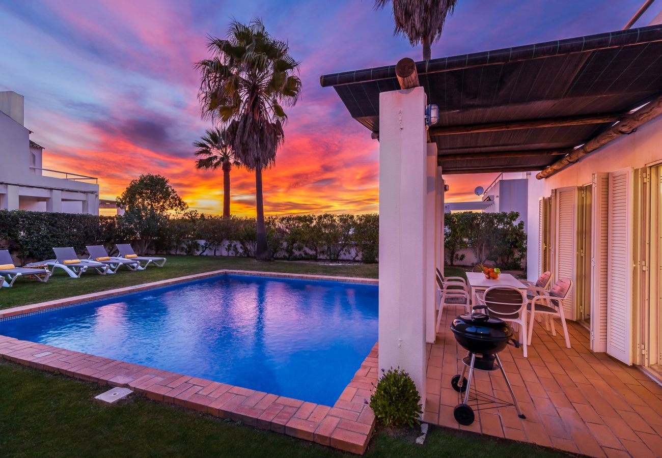 Villa in Galé - Villa Luz do Atlantico, 100m from the beach- private pool 