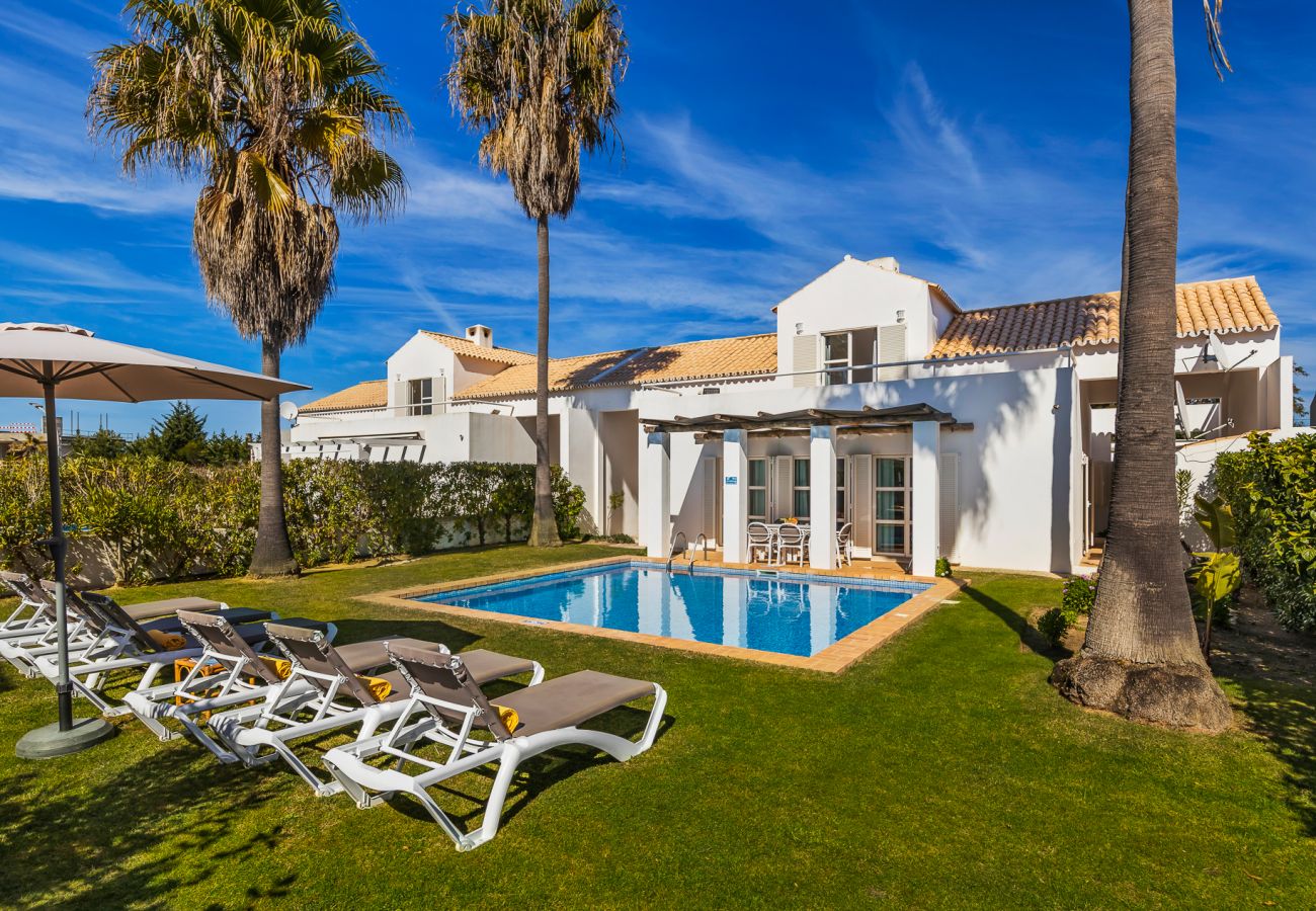 Villa in Galé - Villa Luz do Atlantico, 100m from the beach- private pool 
