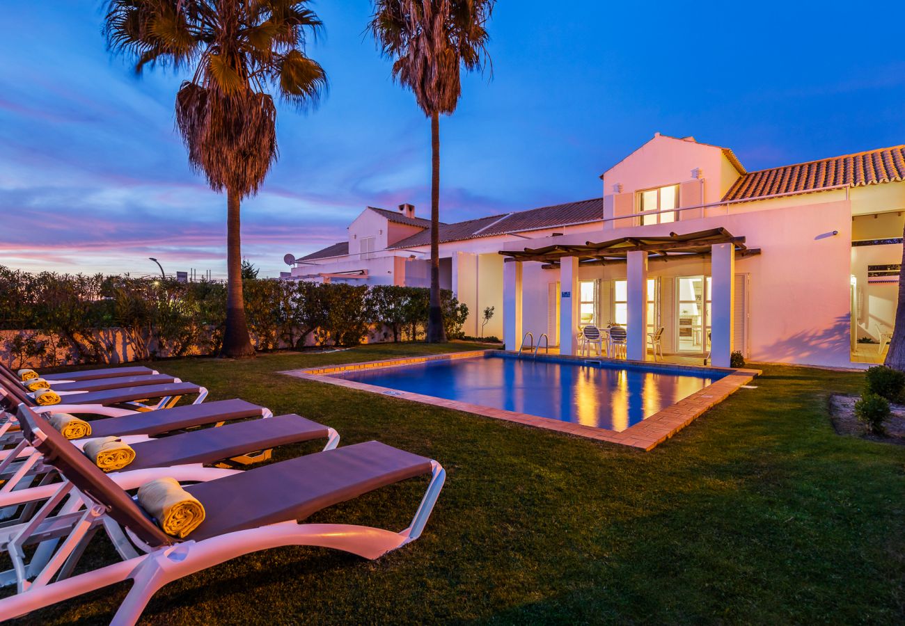Villa in Galé - Villa Luz do Atlantico, 100m from the beach- private pool 