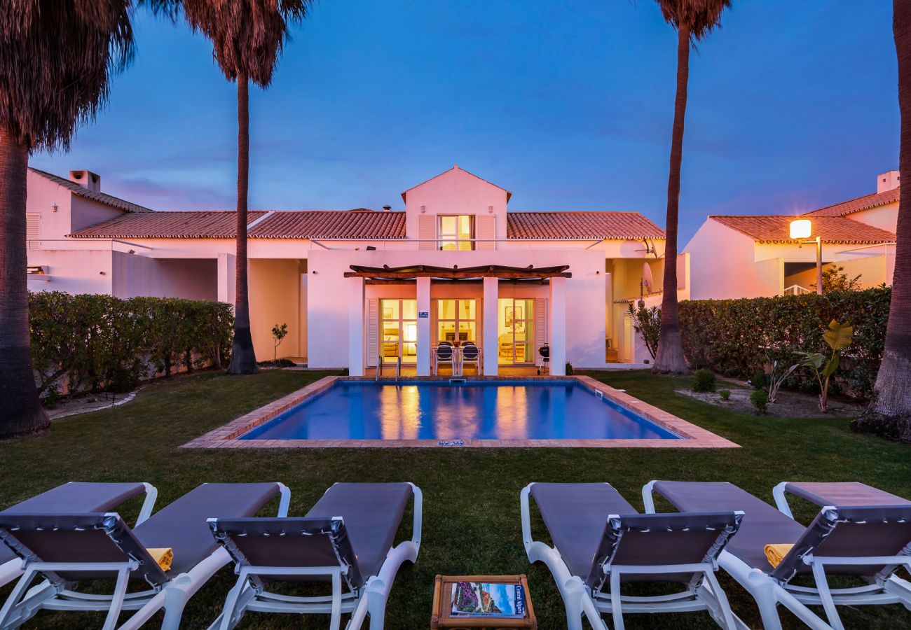 Villa in Galé - Villa Luz do Atlantico, 100m from the beach- private pool 