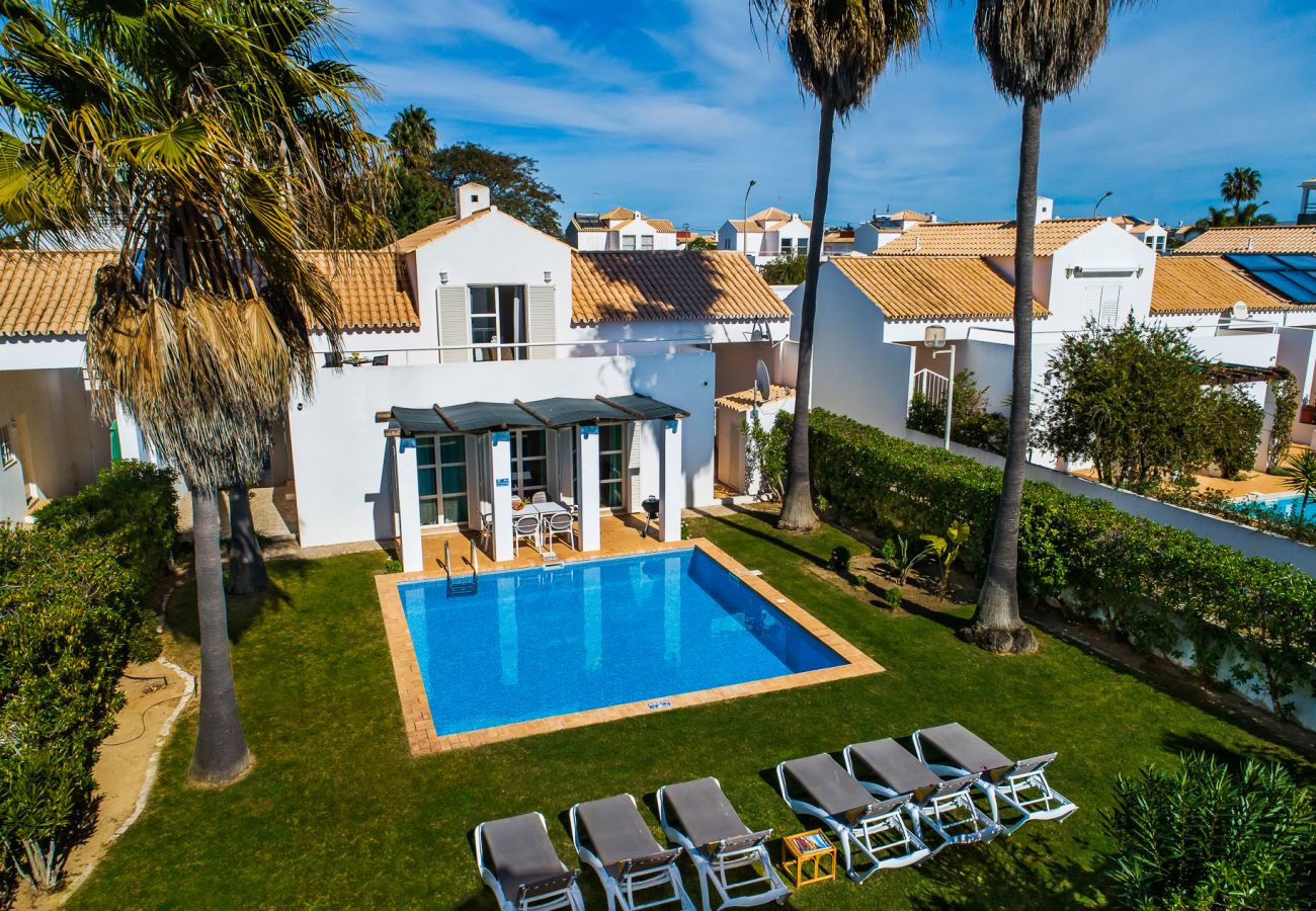 Villa in Galé - Villa Luz do Atlantico, 100m from the beach- private pool 