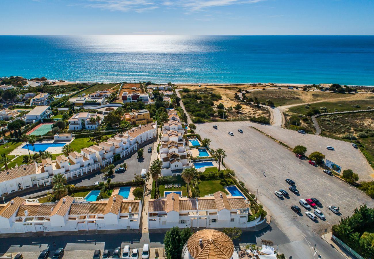 Villa in Galé - Villa Luz do Atlantico, 100m from the beach- private pool 