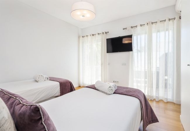 Villa in Albufeira - Design Villa OCV - Heated Pool and Jacuzzi Villa in Albufeira - Design Villa OCV - Heated Pool and Jacuzzi