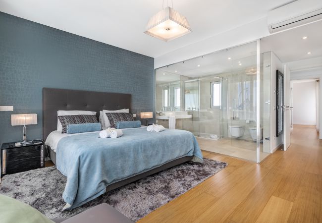 Villa in Albufeira - Design Villa OCV - Heated Pool and Jacuzzi Villa in Albufeira - Design Villa OCV - Heated Pool and Jacuzzi