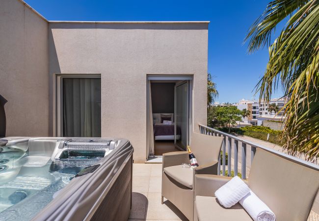 Villa in Albufeira - Design Villa OCV - Heated Pool and Jacuzzi Villa in Albufeira - Design Villa OCV - Heated Pool and Jacuzzi