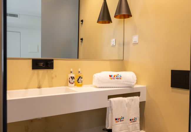 Rent by room in Lisboa - BAIRRO ALTO MUSIC GUEST HOUSE SCHUBERT Rent by room in Lisboa - BAIRRO ALTO MUSIC GUEST HOUSE SCHUBERT