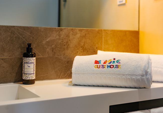 Rent by room in Lisboa - BAIRRO ALTO MUSIC GUEST HOUSE SCHUBERT Rent by room in Lisboa - BAIRRO ALTO MUSIC GUEST HOUSE SCHUBERT