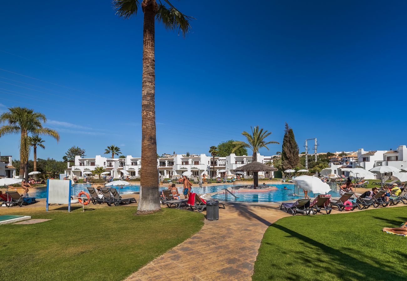 Apartment in Albufeira - Terra Vermelha Clube Ocv - 4 Pools & 2 restaurants