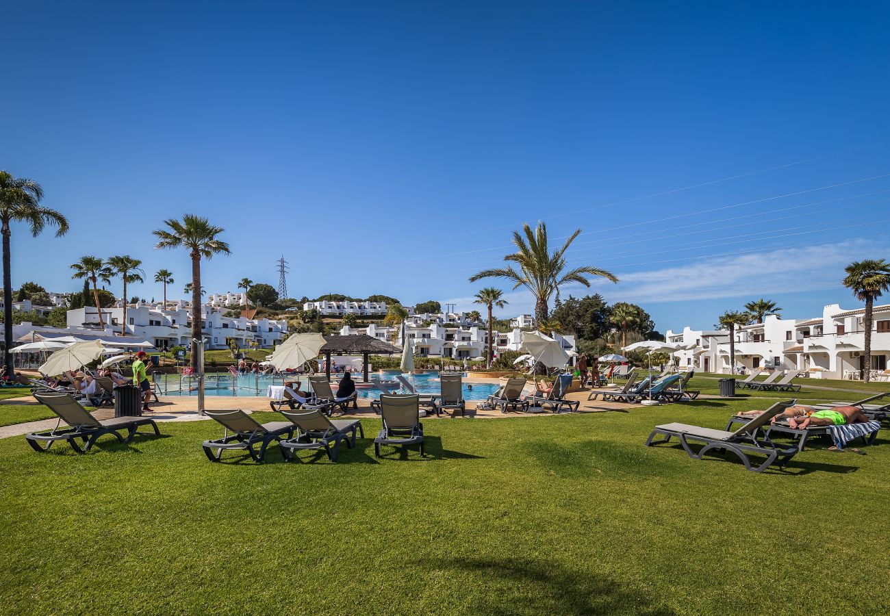 Apartment in Albufeira - Terra Vermelha Clube Ocv - 4 Pools & 2 restaurants