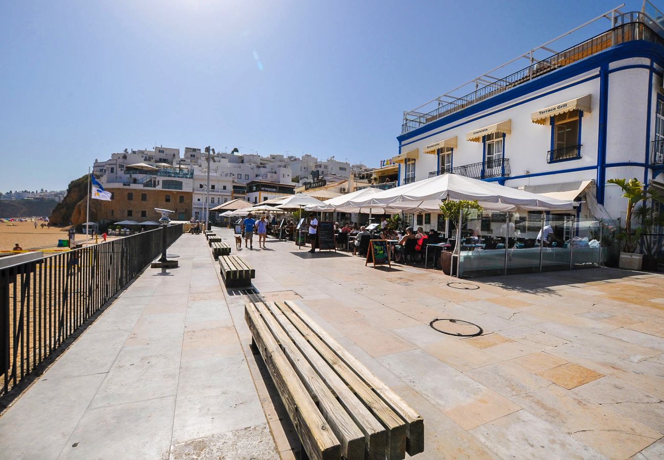 Villa in Albufeira - Walnut Townhouse OCV - Old Town, pool, fantastic sunny terrace
