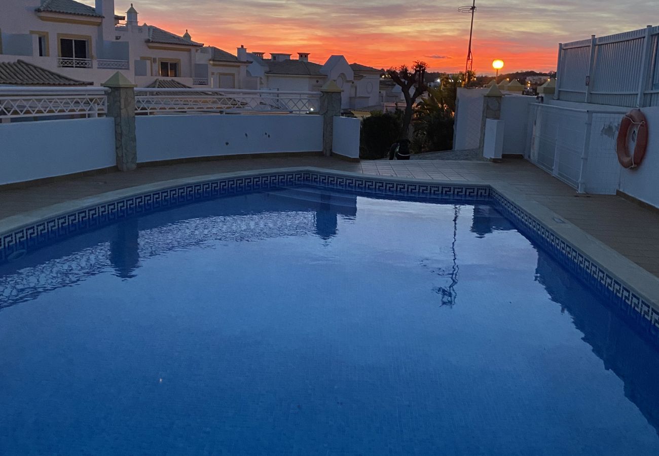 Villa in Albufeira - Walnut Townhouse OCV - Old Town, pool, fantastic sunny terrace