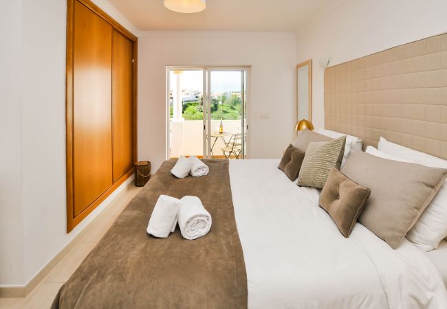 Villa in Albufeira - JoyaTownhouse OCV - near the center, pool and sunny terrace Villa in Albufeira - JoyaTownhouse OCV - near the center, pool and sunny terrace