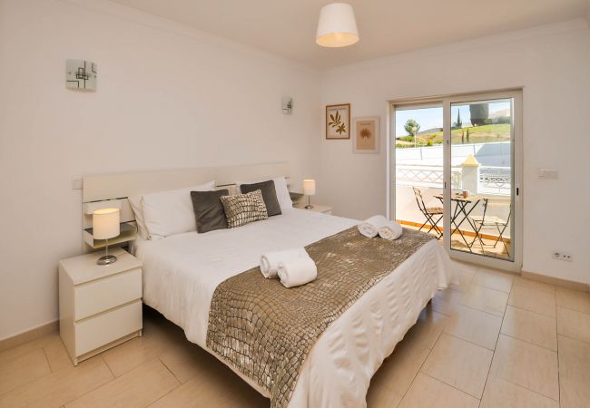Villa in Albufeira - JoyaTownhouse OCV - near the center, pool and sunny terrace Villa in Albufeira - JoyaTownhouse OCV - near the center, pool and sunny terrace