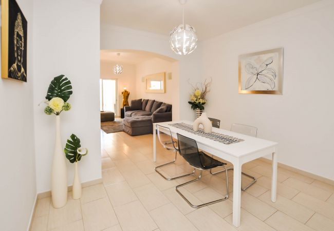 Villa in Albufeira - JoyaTownhouse OCV - near the center, pool and sunny terrace Villa in Albufeira - JoyaTownhouse OCV - near the center, pool and sunny terrace