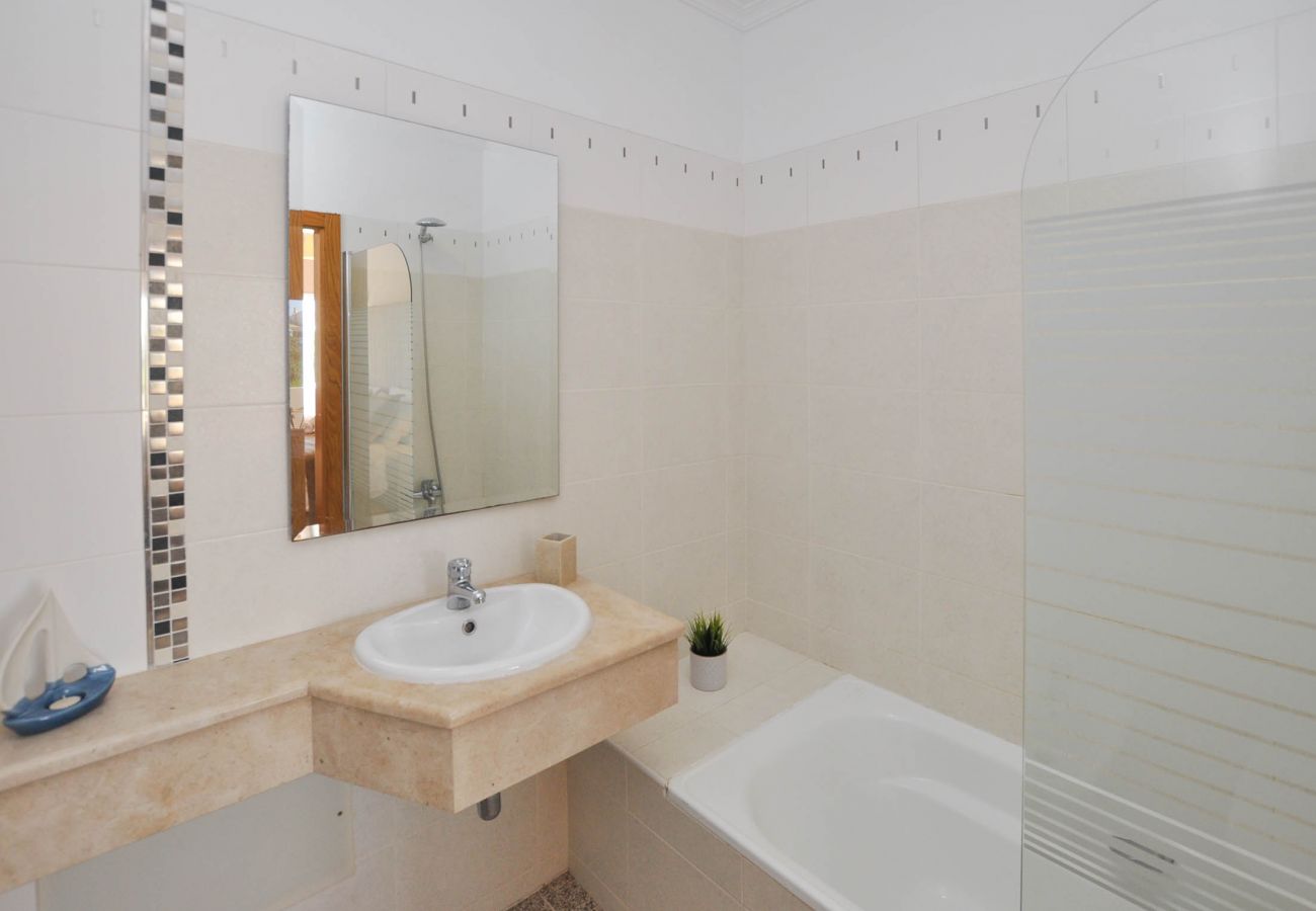 Villa in Albufeira - JoyaTownhouse OCV - near the center, pool and sunny terrace
